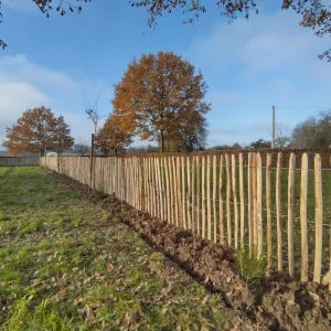 Installation de clôture en bois